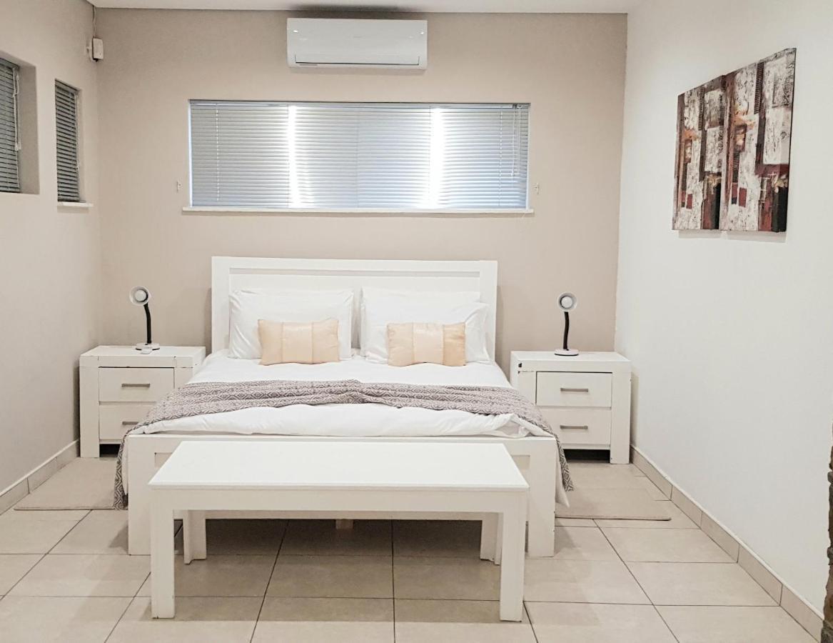 Feather Self Catering Accommodation Windhoek Exterior photo